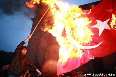 Yerevanda Türkiyə bayrağı yandırıldı